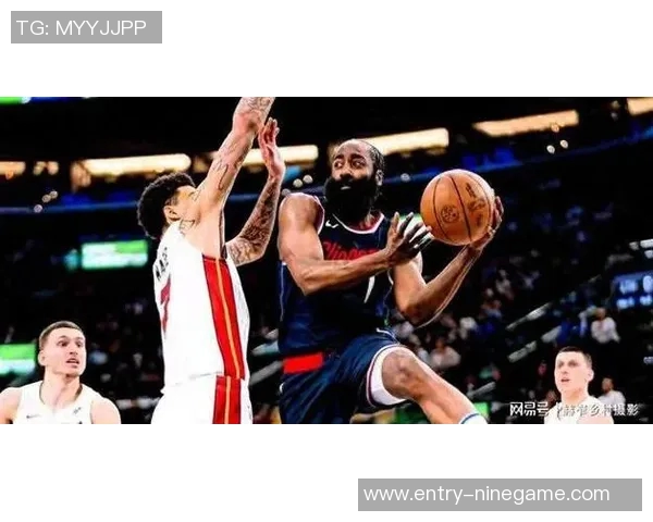 鲍威尔本赛季对快船表现抢眼场均255分助球队双杀老东家