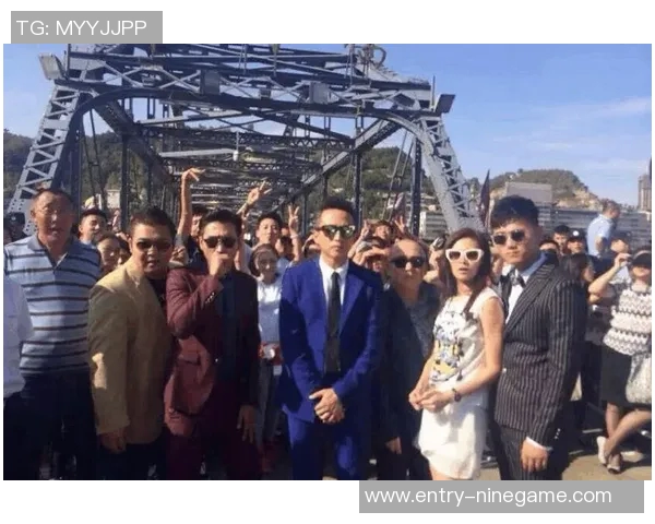 在迪拜商场偶遇巴尔德吾米提江与U22全员共游哈利法塔的奇妙之旅