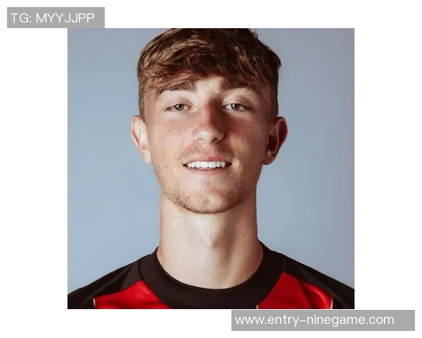 西媒揭示赫伊森眼睛难以睁开的原因是先天性眼睑下垂但不影响视力